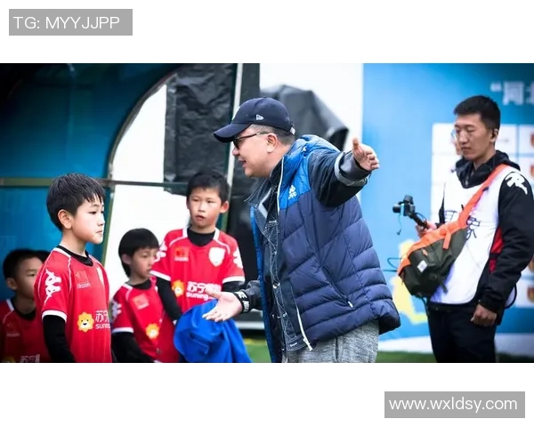 南京足球队个人能力引发热议球迷对球员表现褒贬不一